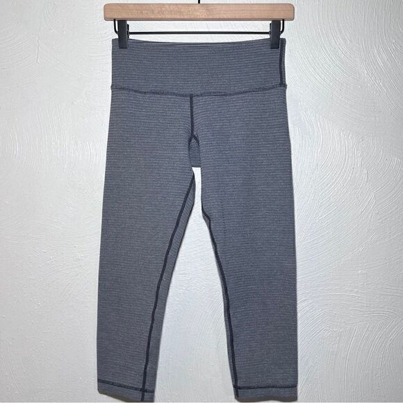 Lululemon Wunder Under Crop *Reversible in Black Heathered Coal Mini Check - Picture 1 of 6